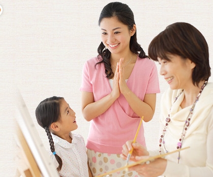 水彩画を通信講座で学ぶ女性